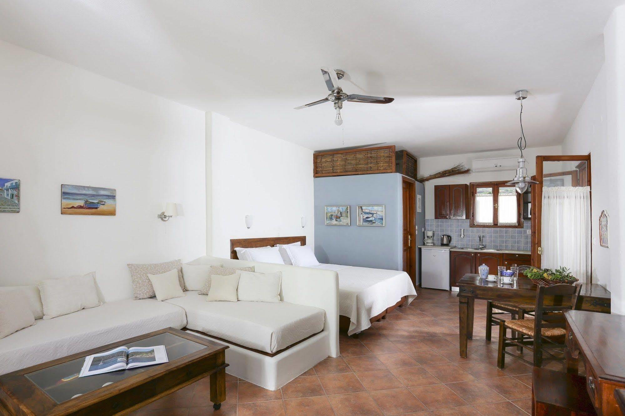 9 Muses - Paros Aparthotel Exteriör bild