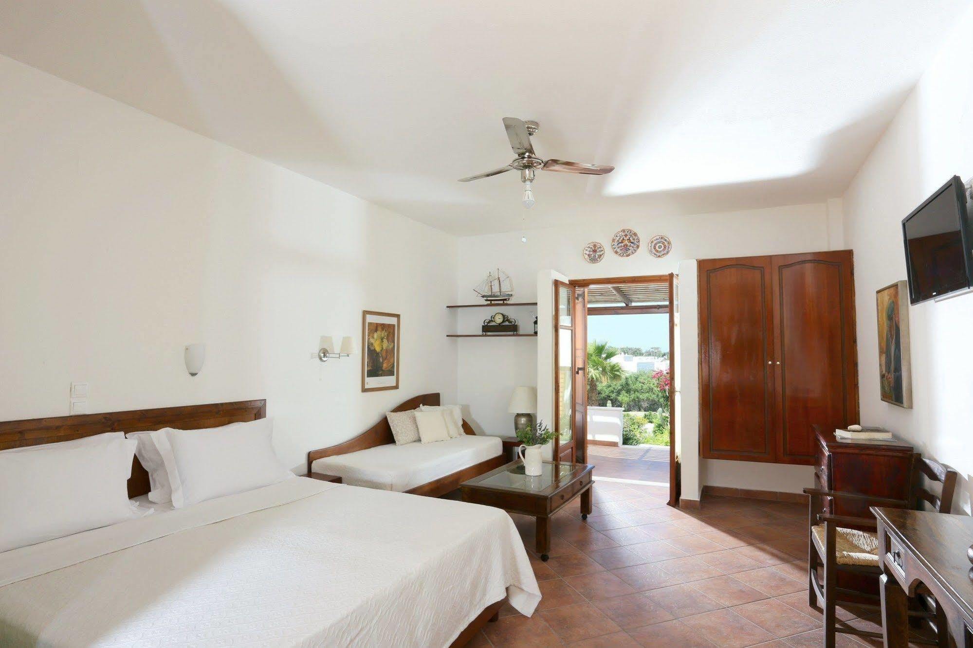 9 Muses - Paros Aparthotel Exteriör bild